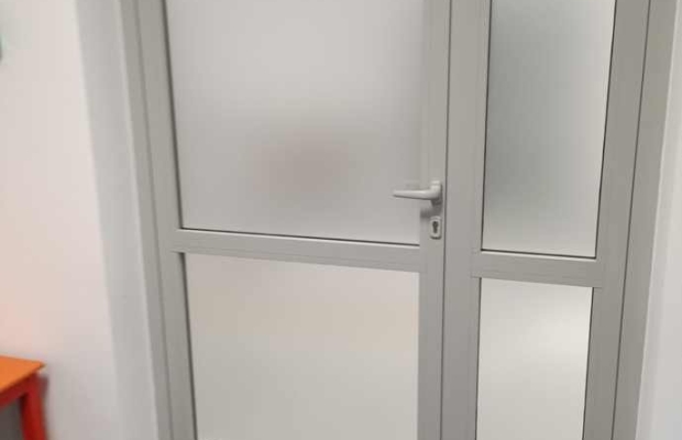 Folie bezpieczne Warszawa -Folie klasy 2B2, 1B1, P2A - wzmacniają strukturę szyby- Folkos folie bezpieczne oklejanie