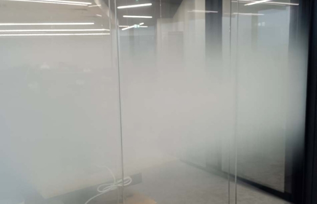 Open space - Usługa oklejania biur Warszawa -Folie matowe, dekoracyjne, przeciwsłoneczne , lustro weneckie ...Warszawa