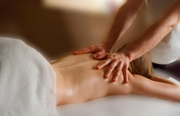 Masaż erotyczny dla kobiet. Cena-200 zł.