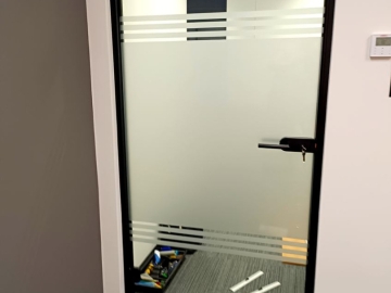 Folie matowe, folie dekoracyjne, lustro weneckie ...Folkos folie okienne Warszawa - Usługa okejania szyb Warszawa