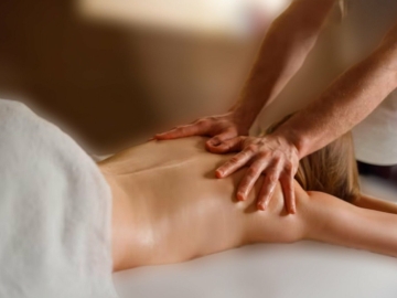 Masaż erotyczny dla kobiet. Cena-200 zł.